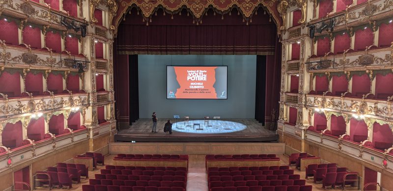 Tecnico Proiezioni Lezioni di Storia